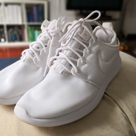 Nike running shoes for women - Picture 1 of 7